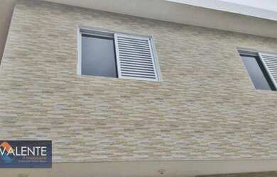 Imagem: A casa possui 2 Dormitórios, 1 Banheiro, 1 Vaga na garagem