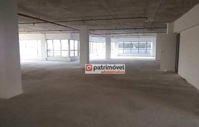 Imagem: O depósito possui 5 Vagas na garagem, 537m² de Área e está