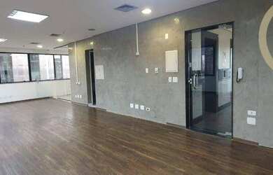 Imagem: O depósito possui 5 Vagas na garagem, 210m² de Área e está