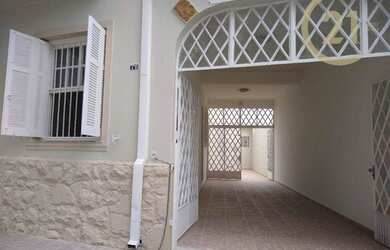 Imagem: O depósito possui 4 Vagas na garagem, 220m² de Área e está