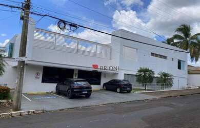 Imagem: O depósito para alugar possui 5 Vagas na garagem e 385m² de