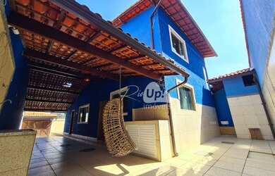 Imagem: A casa possui 4 Dormitórios, 3 Banheiros, 4 Vagas na garagem