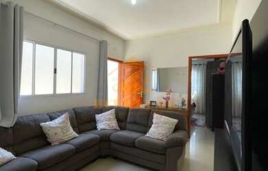 Imagem: A casa possui 2 Dormitórios, 1 Banheiro, 2 Vagas na garagem