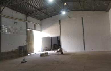 Imagem 2: Galpão para Venda em Goiânia, PARQUE MARACANÃ, 2 banheiros, 30 vagas