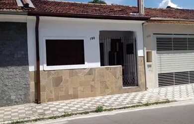 Imagem: A casa possui 3 Dormitórios, 1 Banheiro, 10m² de Área e