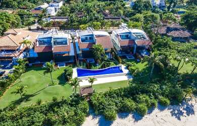 Imagem: A casa em condomínio possui 5 Dormitórios, 5 Banheiros, 4