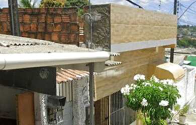 Imagem: A casa possui 2 Dormitórios, 2 Banheiros, 1 Vaga na garagem