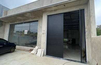 Imagem: O depósito possui 4 Vagas na garagem, 380m² de Área e está