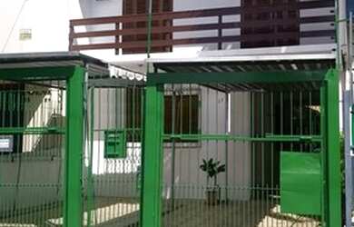 Imagem: A casa possui 3 Dormitórios, 2 Banheiros, 3 Vagas na garagem