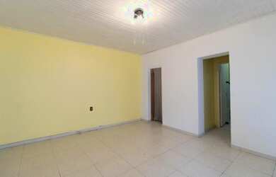 Imagem: A casa possui 2 Dormitórios, 2 Banheiros, 5 Vagas na garagem