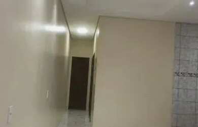 Imagem: A casa possui 2 Dormitórios, 1 Banheiro, 1 Vaga na garagem