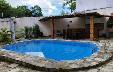 Imagem: A casa possui 5 Dormitórios, 5 Banheiros, 4 Vagas na garagem