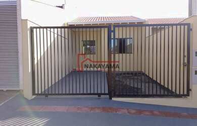 Imagem: A casa possui 3 Dormitórios, 1 Banheiro, 1 Vaga na garagem