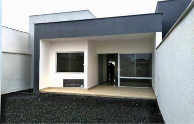 Imagem: A casa possui 2 Dormitórios, 2 Banheiros e 2 Vagas na garagem