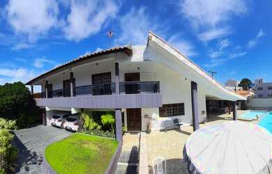 Imagem: A casa possui 5 Dormitórios, 4 Banheiros, 4 Vagas na garagem