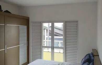 Imagem: A casa possui 2 Dormitórios, 2 Banheiros, 2 Vagas na garagem