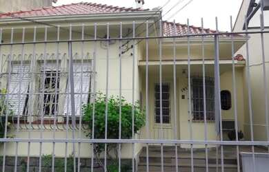 Imagem: A casa possui 3 Dormitórios, 1 Banheiro, 5 Vagas na garagem