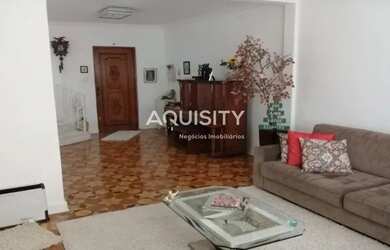 Imagem: A casa possui 4 Dormitórios, 3 Banheiros, 5 Vagas na garagem