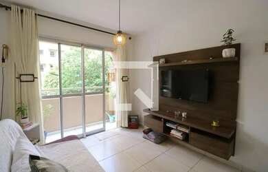 Imagem: O apartamento possui 3 Dormitórios, 1 Banheiro, 1 Vaga na garagem