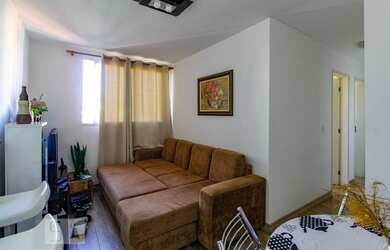 Imagem: O apartamento possui 2 Dormitórios, 1 Banheiro, 1 Vaga na garagem