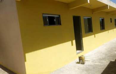 Imagem: A casa possui 2 Dormitórios, 1 Banheiro, Varanda e está localizado