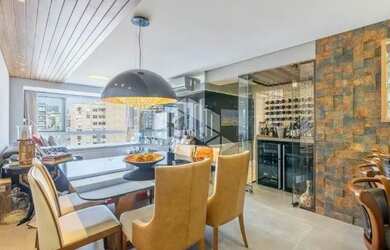 Imagem: O apartamento possui 3 Dormitórios, 2 Banheiros, 2 Vagas na