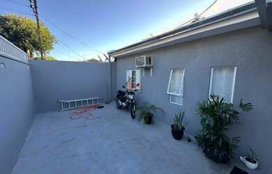 Imagem: A casa possui 2 Dormitórios, 1 Banheiro, 1 Vaga na garagem