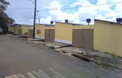 Imagem: A casa possui 2 Dormitórios, 1 Banheiro e 1 Vaga na garagem