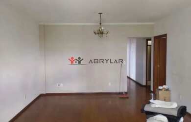 Imagem: O apartamento possui 3 Dormitórios, 1 Banheiro, 2 Vagas na