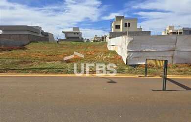 Imagem: O terreno possui 256m² de Área e está localizado em Jardins