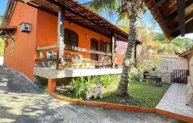 Imagem: A casa possui 2 Dormitórios, 1 Banheiro, 2 Vagas na garagem