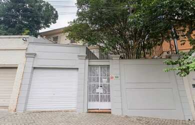 Imagem: A casa possui 3 Dormitórios, 3 Banheiros, 1 Vaga na garagem