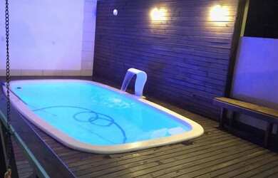 Imagem: A casa possui 4 Dormitórios, Acomodam 10 pessoas e está localizado