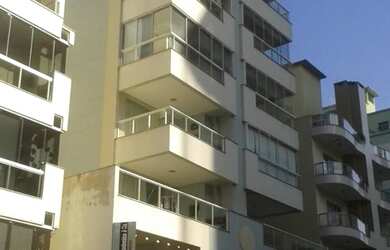 Imagem: O apartamento possui 2 Dormitórios, Acomodam 6 pessoas, 2 Vagas