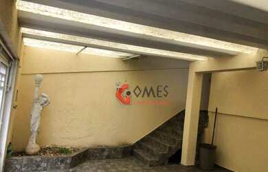 Imagem: O depósito possui 2 Vagas na garagem, 210m² de Área e está