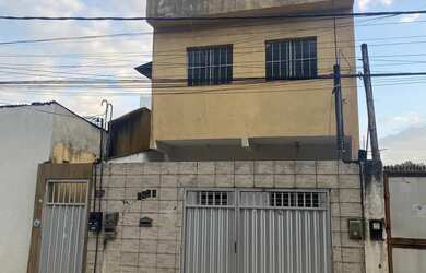 Imagem: A casa possui 3 Dormitórios, 1 Banheiro, 75m² de Área, Área