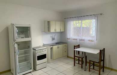 Imagem: A kitnet possui 1 Dormitório, 1 Banheiro, 1 Vaga na garagem