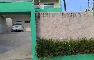 Imagem: A casa possui 3 Dormitórios, 3 Banheiros, 4 Vagas na garagem