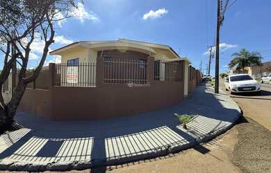 Imagem: A casa possui 2 Dormitórios, 2 Banheiros, 1 Vaga na garagem