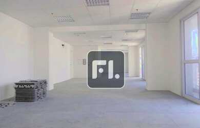 Imagem: O depósito possui 3 Vagas na garagem, 134m² de Área e está