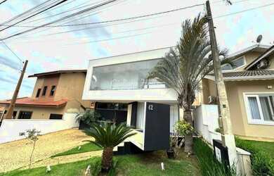 Imagem: A casa em condomínio para alugar possui 3 Dormitórios, 4 Banheiros