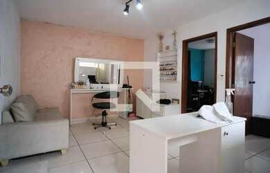 Imagem: A casa possui 3 Dormitórios, 3 Banheiros, 216m² de Área e