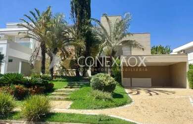 Imagem: A casa em condomínio possui 5 Dormitórios, 5 Banheiros, 4