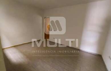 Imagem: O depósito possui 5 Vagas na garagem e 696m² de Área e está