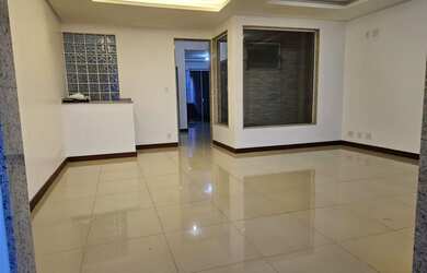 Imagem 4: Casa no Aeroporto. Varanda, Vista para o mar, Guarda roupae235m² de Área