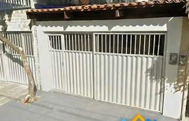 Imagem: A casa possui 3 Dormitórios, 2 Banheiros, 2 Vagas na garagem