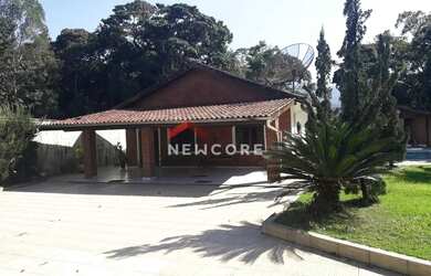 Imagem: A casa em condomínio possui 4 Dormitórios, 5 Banheiros, 4