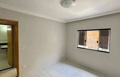 Imagem: A casa possui 2 Dormitórios, 3 Banheiros e 2 Vagas na garagem