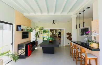 Imagem: A casa em condomínio possui 4 Dormitórios, 5 Banheiros, 5