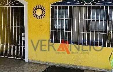 Imagem: A casa possui 2 Dormitórios, 2 Banheiros, 2 Vagas na garagem